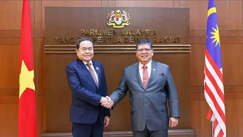 Chủ tịch Quốc hội Trần Thanh Mẫn và Chủ tịch Hạ viện Malaysia tiến hành hội đàm