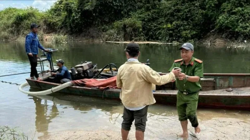 Phát hiện điểm khai thác cát trái phép ở Đắk Lắk