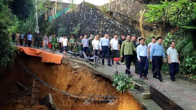 Phó Thủ tướng Mai Văn Chính kiểm tra công tác khắc phục hậu quả mưa lũ tại Tuyên Quang