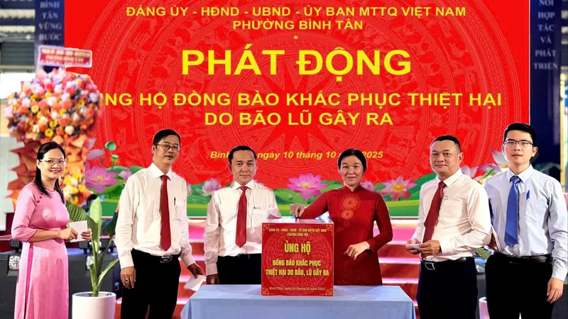 UBND phường Bình Tân quyên góp được gần 600 triệu đồng giúp đồng bào khắc phục bão lũ