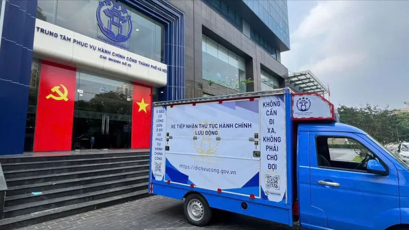 Hà Nội lần đầu đưa dịch vụ hành chính công lưu động phục vụ người dân