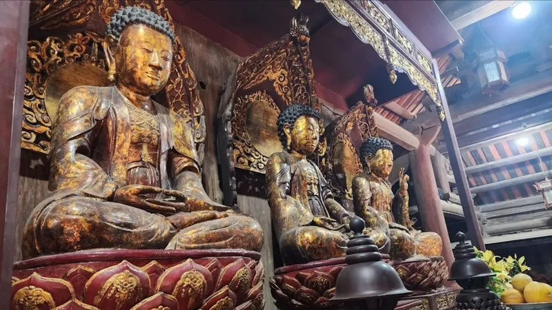 Ba pho tượng Tam Thế, Bảo vật quốc gia, tại chùa Bút Tháp, Bắc Ninh
