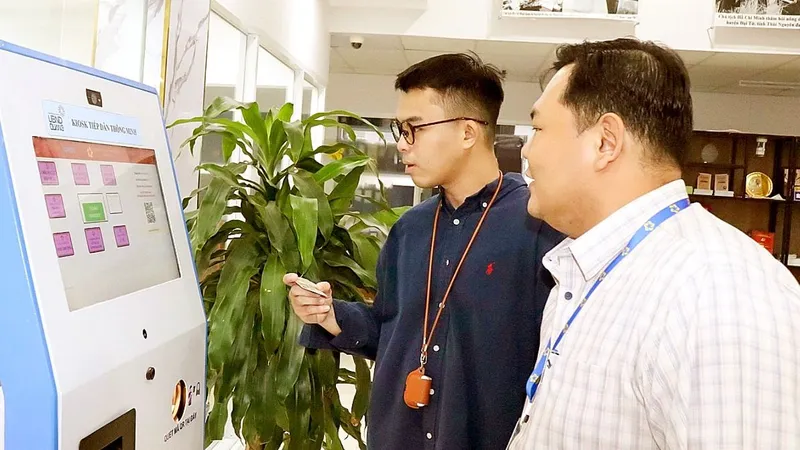 Thi đua vì hạnh phúc của nhân dân