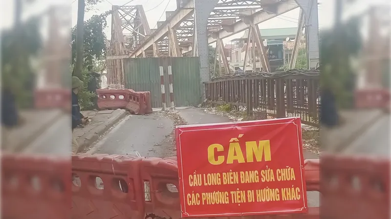 Hà Nội cấm đường dành cho xe thô sơ qua cầu Long Biên trong 61 ngày, giao thông hỗn loạn