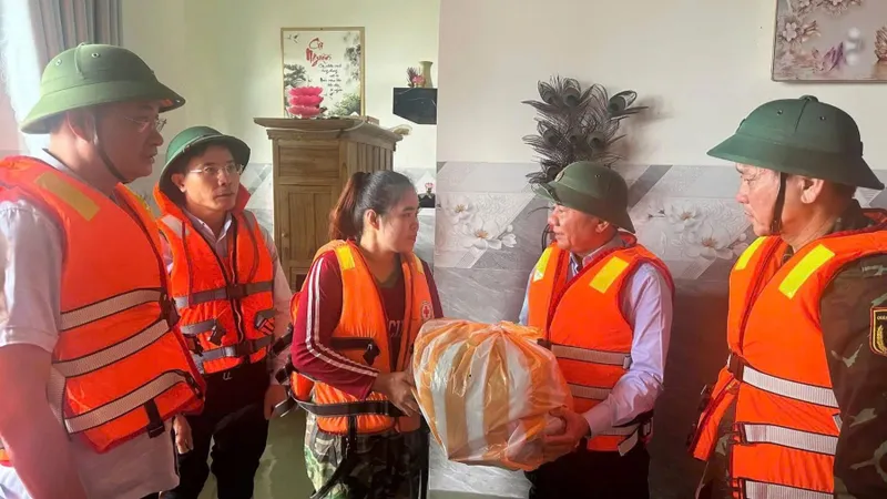 Thường trực Ban Bí thư Trần Cẩm Tú: Đảm bảo an toàn tính mạng cho nhân dân là trên hết