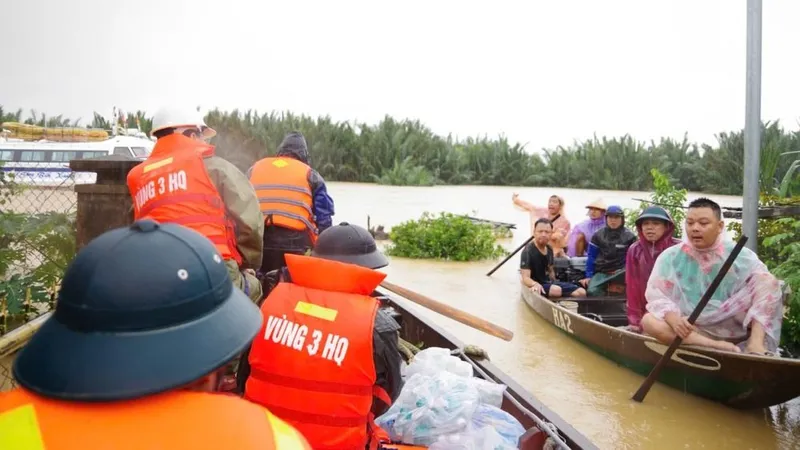 Tính đến sáng 30-10: 18 người chết và mất tích do mưa lũ miền Trung
