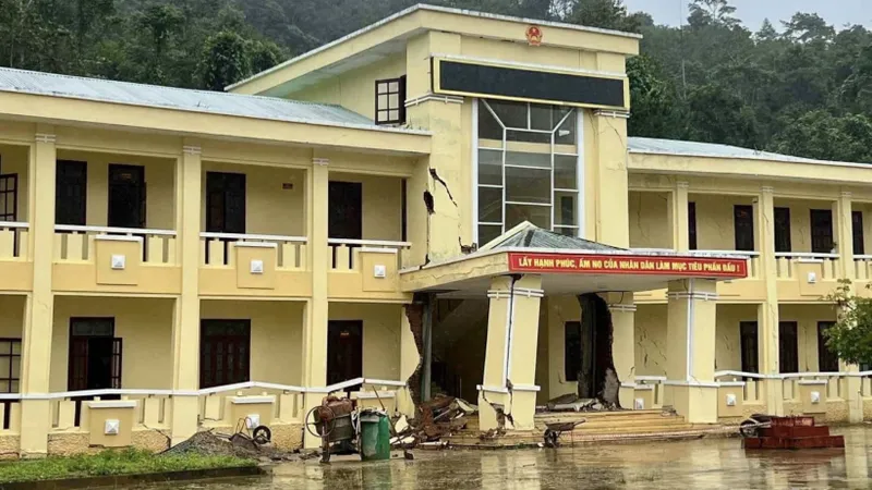Đà Nẵng: Kết cấu trụ sở UBND xã Hùng Sơn bị xô lệch, tiềm ẩn nguy cơ đổ sập