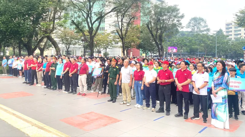 Đại biểu khách mời, Ban Lãnh đạo và cán bộ nhân viên CNS tham gia chương trình. Ảnh: THANH DUNG