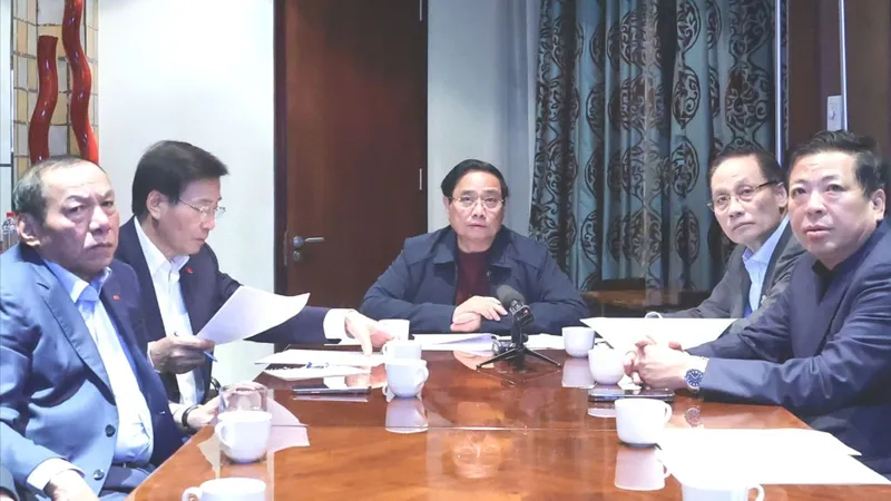 Từ Nam Phi, Thủ tướng Phạm Minh Chính họp khẩn trực tuyến với các bộ, ngành, cơ quan, địa phương qua các điểm cầu trong nước về tình hình mưa lũ và tiếp tục ứng phó, khắc phục hậu quả thiên tai tại các tỉnh miền Trung.