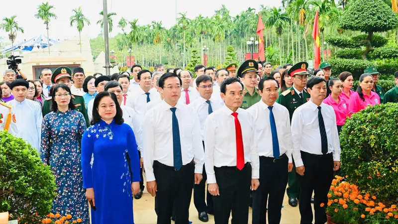 Lãnh đạo TPHCM dâng hương kỷ niệm 85 năm Ngày Nam Kỳ khởi nghĩa 