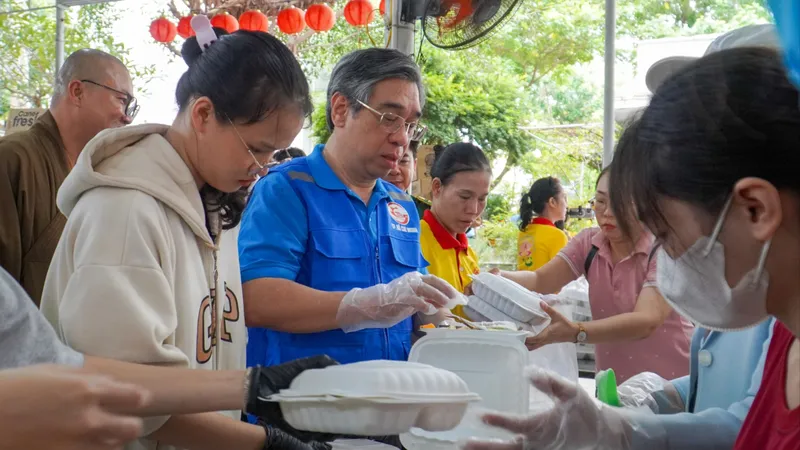 Khánh Hòa: Bếp ăn dã chiến làm ấm lòng người dân vùng lũ