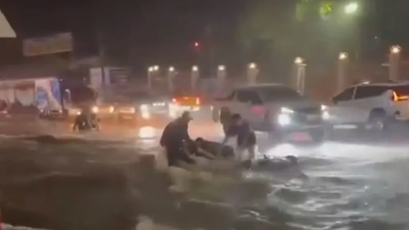 Đồng Nai: Nhiều tuyến đường ngập sâu sau mưa lớn