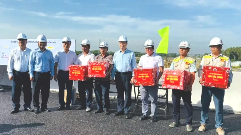 Phó Thủ tướng Mai Văn Chính kiểm tra dự án đường Vành đai 3 TPHCM