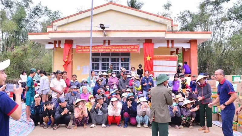 Nhiều đơn vị xuất bản và phát hành cùng hướng về miền Trung
