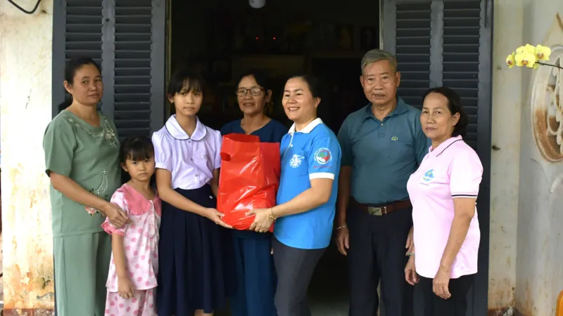 Những người mẹ “đỡ đầu” vùng ven