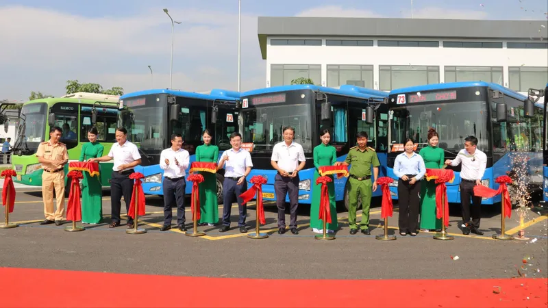 TPHCM đưa vào vận hành Bến xe buýt Lê Minh Xuân