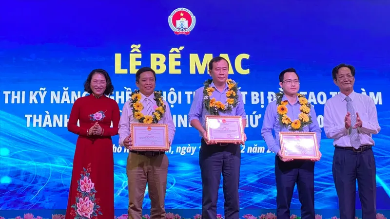 Trao giải thi kỹ năng nghề và thiết bị đào tạo tự làm