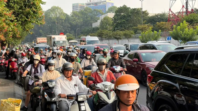 Ùn tắc nghiêm trọng tại các cửa ngõ TPHCM chiều cuối năm 2025