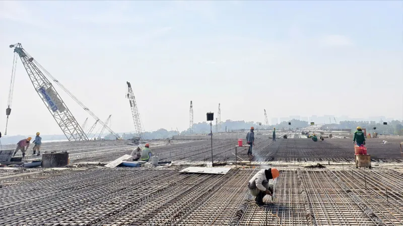 Tất bật trên những công trình trọng điểm