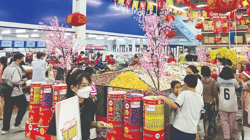 Siêu thị, trung tâm thương mại: Nhộn nhịp khách mua sắm