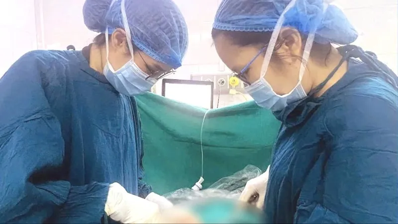 Cứu buồng trứng cho thiếu nữ 17 tuổi 