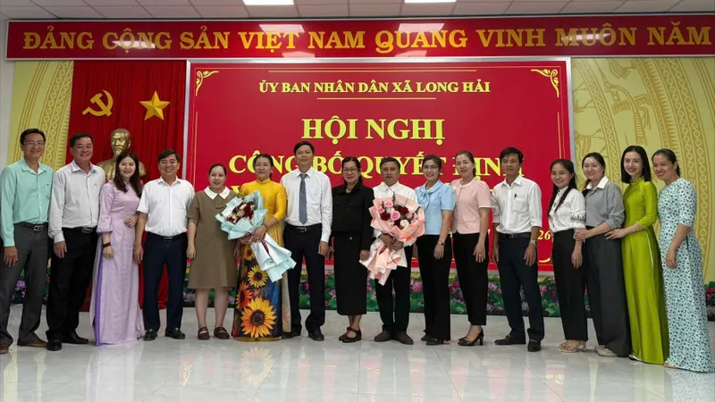 UBND xã Long Hải bổ nhiệm cán bộ quản lý 2 đơn vị sự nghiệp mới thành lập