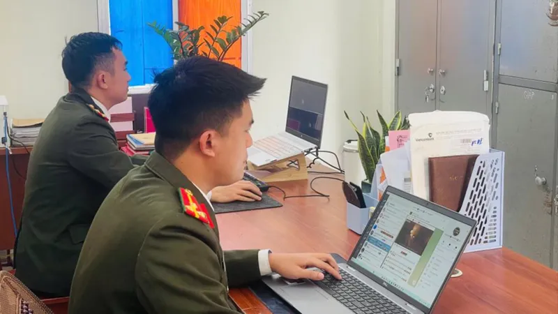 Cán bộ Phòng An ninh mạng và phòng, chống tội phạm sử dụng công nghệ cao (Công an tỉnh Hà Tĩnh) quyết liệt đấu tranh với các loại tội phạm trên không gian mạng. Ảnh: Công an Hà Tĩnh
