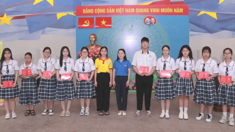 Phường Chánh Hưng: Kết nạp đoàn viên mới tại các địa chỉ đỏ