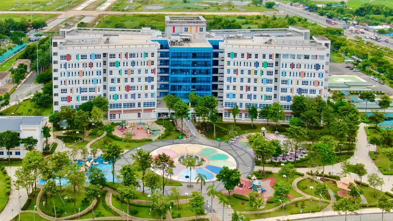 Tổ hợp y tế hiện đại trên vùng đất lúa