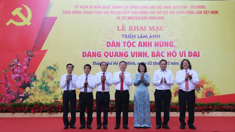 Khai mạc triển lãm ảnh kỷ niệm 96 năm Ngày thành lập Đảng Cộng sản Việt Nam
