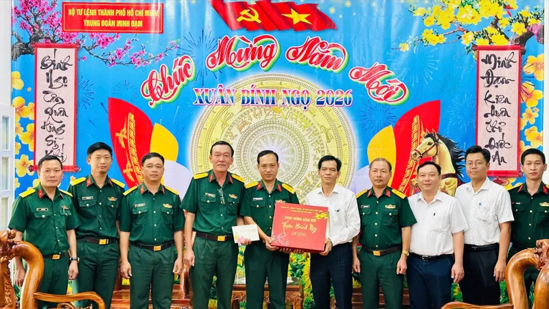 Lãnh đạo TPHCM đi thăm, chúc Tết các đơn vị, gia đình tiêu biểu