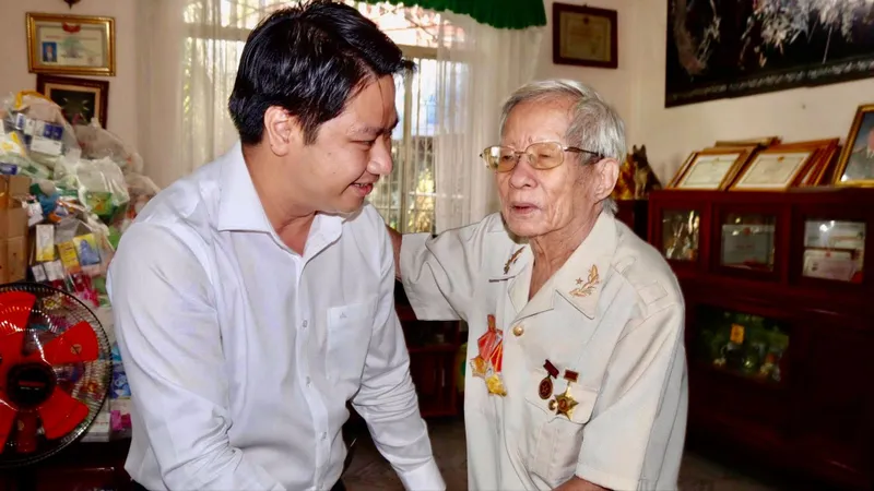 Tri ân đảng viên lão thành dịp Tết Bính Ngọ 2026