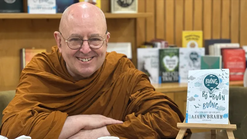 Thiền sư Ajahn Brahm giao lưu với bạn đọc Việt Nam tại Đường sách TPHCM
