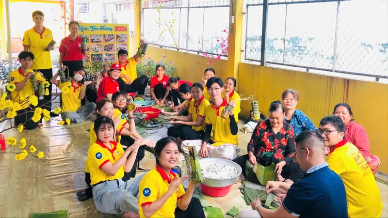 Giữ nhau bằng những điều tử tế