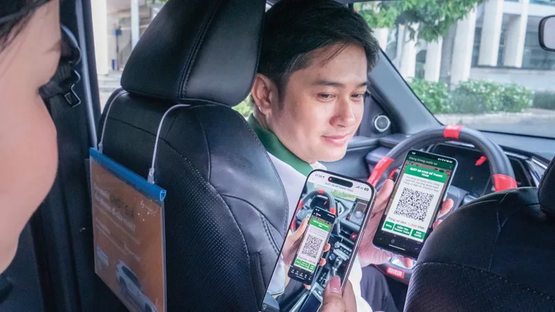 Thanh toán không tiền mặt qua QR code sau chuyến taxi