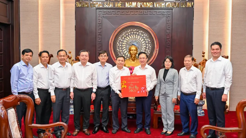 Lãnh đạo Tỉnh ủy Đồng Tháp thăm, chúc tết Đảng bộ TPHCM