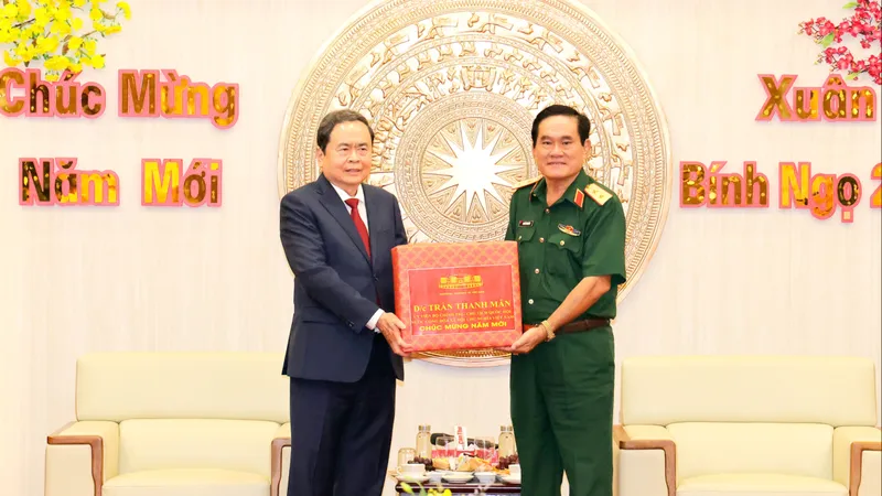 Chủ tịch Quốc hội Trần Thanh Mẫn thăm, chúc tết Quân khu 9