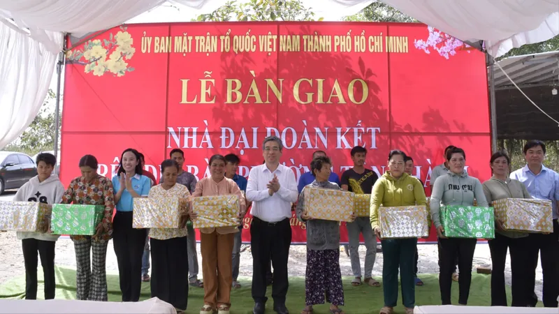 Những phần quà ấm áp nghĩa tình
