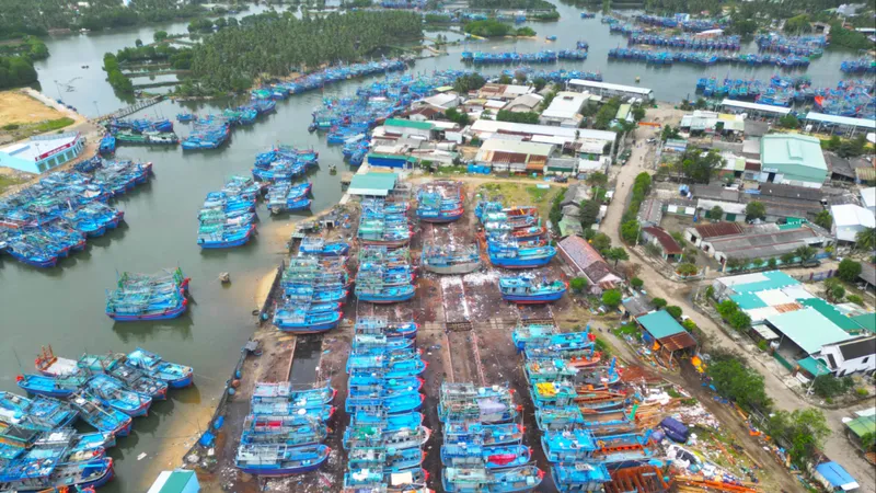 Thủ phủ đánh cá xa bờ "thay áo mới" cho tàu cá 