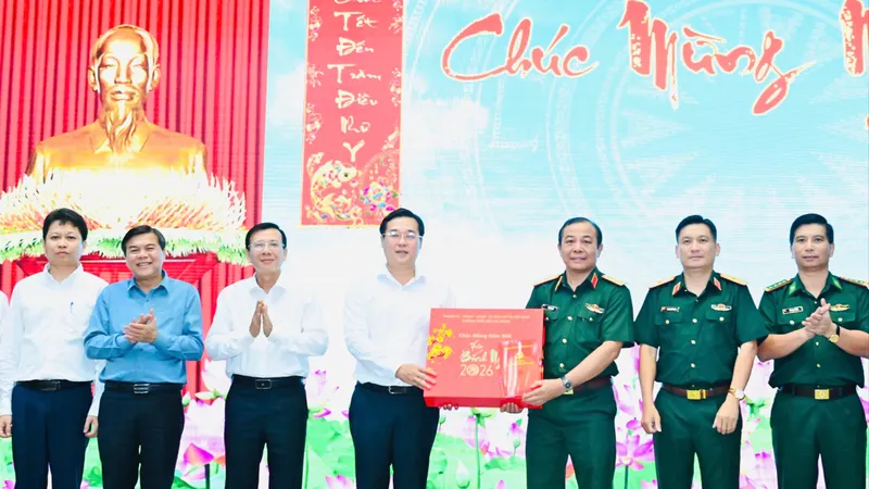 Lãnh đạo TPHCM thăm, động viên lực lượng trực đêm giao thừa
