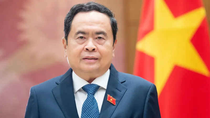 Chủ tịch Quốc hội cùng các ứng cử viên Đơn vị bầu cử số 12 ĐBQH khóa XVI tiếp xúc cử tri tại TPHCM