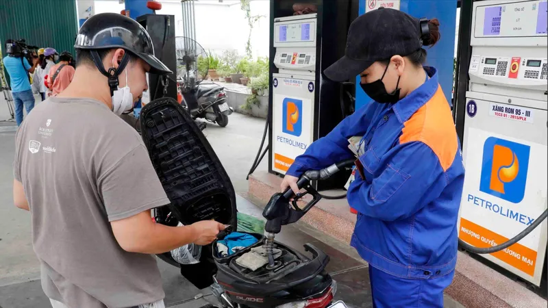 Bộ Công thương đề xuất giảm thuế môi trường, sử dụng Quỹ bình ổn giá xăng dầu