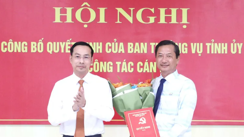 Ông Lê Văn Chuyển giữ chức Giám đốc Báo và Phát thanh - Truyền hình An Giang