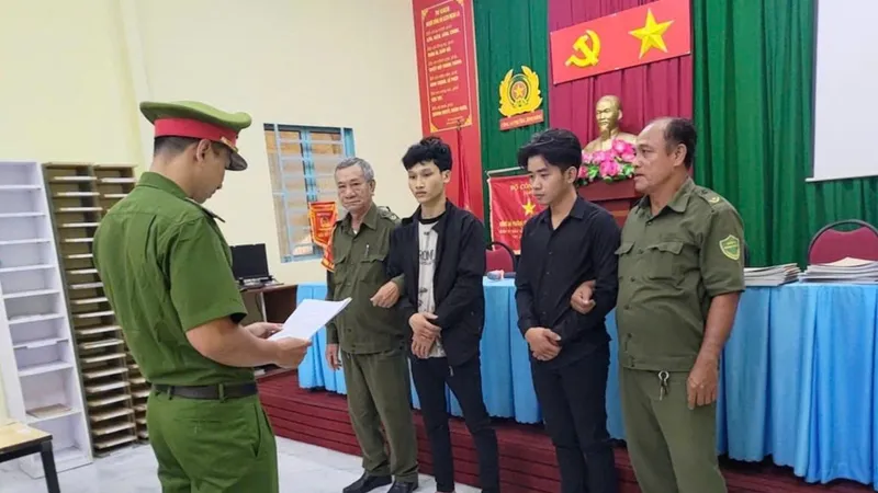 Bắt tạm giam 2 đối tượng gây rối trật tự công cộng tại chợ Bình Điền