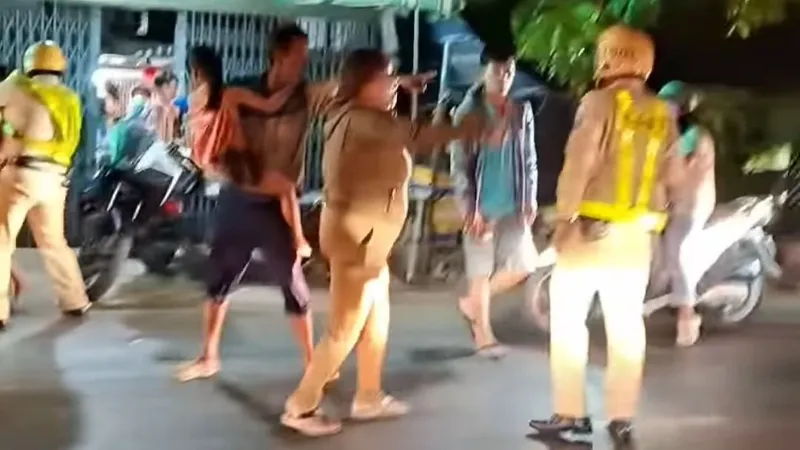 TPHCM: Xác minh làm rõ nhóm người cản trở, chống đối cảnh sát giao thông