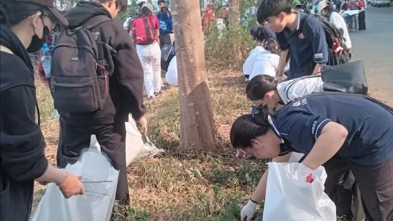 Gần 500 tình nguyện viên tham gia dọn dẹp vệ sinh môi trường 