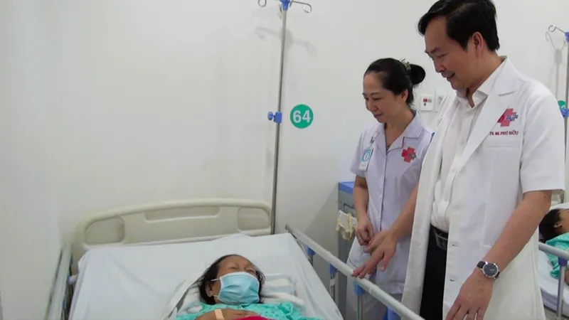 Cứu sống người bệnh bị xuất huyết ruột non nặng, máu chảy ồ ạt