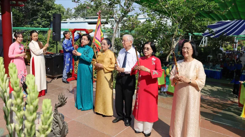 Phường Bình Thới: Dâng lễ vật, dâng hương tri ân công đức các Vua Hùng 
