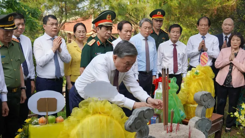 Tổng Bí thư, Chủ tịch nước Tô Lâm dâng hương tri ân Đại tướng Võ Nguyên Giáp