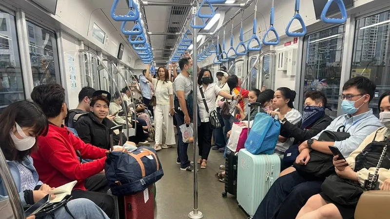 Metro hút khách, vượt 150% kế hoạch ngày 30-4